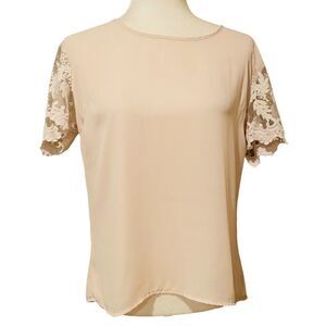 Liberty
Lane Lace Sleeve Top Size Medium